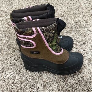 Itasca Camouflage Boots with Pink Trim